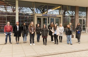 Teilnehmende der EQ vor Campus Lehre