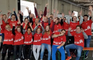 Gruppenbild der Studentinnen und Studenten des dualen Studiengangs Physiotherapie