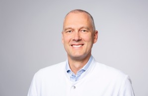 Dr. Sven Peine, Leiter des Instituts für Transfusionsmedizin