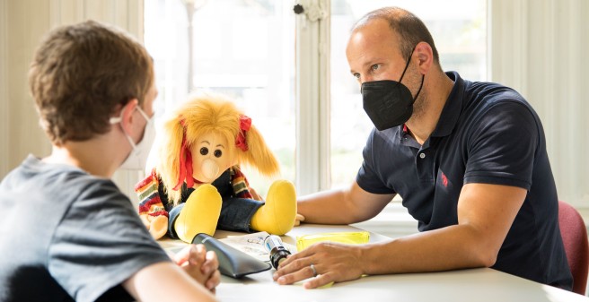 Kinderreporter besucht die Rechtsmedizin im UKE