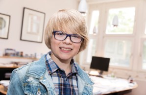 Henning Brandt (12) besucht die siebte Klasse des Carl-von-Ossietzky-Gymnasiums. In seiner Freizeit spielt er Saxophon und musiziert im "Orchester 57". Leidenschaftlich gern ist er mit seinem Skateboard und Scooter auf den Skaterbahnen in Hamburg unterwegs, reitet und spielt Tennis.