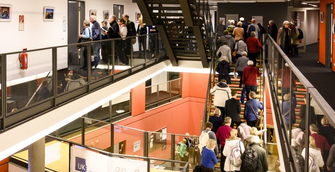 Gesundheitsakademie_Besucher im Campus