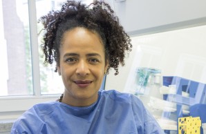 Prof. Dr. Marylyn Addo, Leiterin der Infektiologie des UKE, in ihrem Forschungslabor am Bernhard-Nocht-Institut für Tropenmedizin