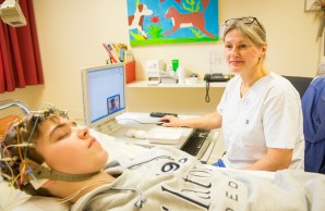 Patient Vincent beim EEG