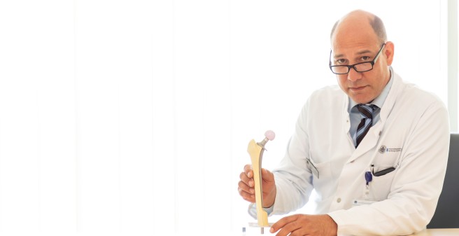 Klinikdirektor der Orthopädie: Univ.-Prof. Dr. Frank Timo Beil