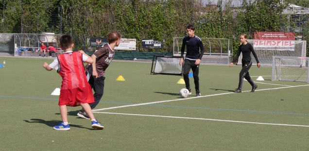 Die Kinder lieferten sich klasse Ballwechsel im Training