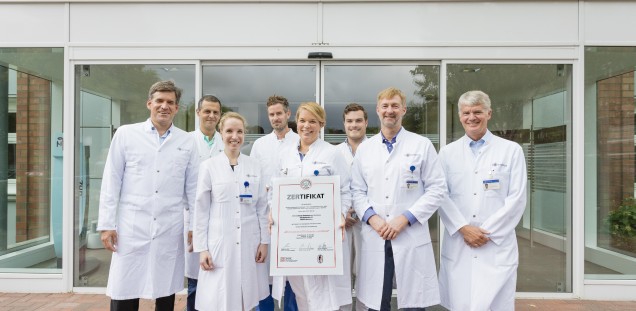 Interdisziplinäres Ärzteteam aus Kardiologie und Herzchirurgie