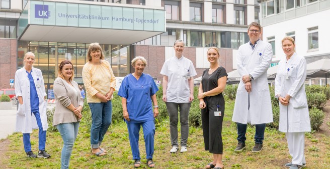 Gruppenfoto vor Haupteingang